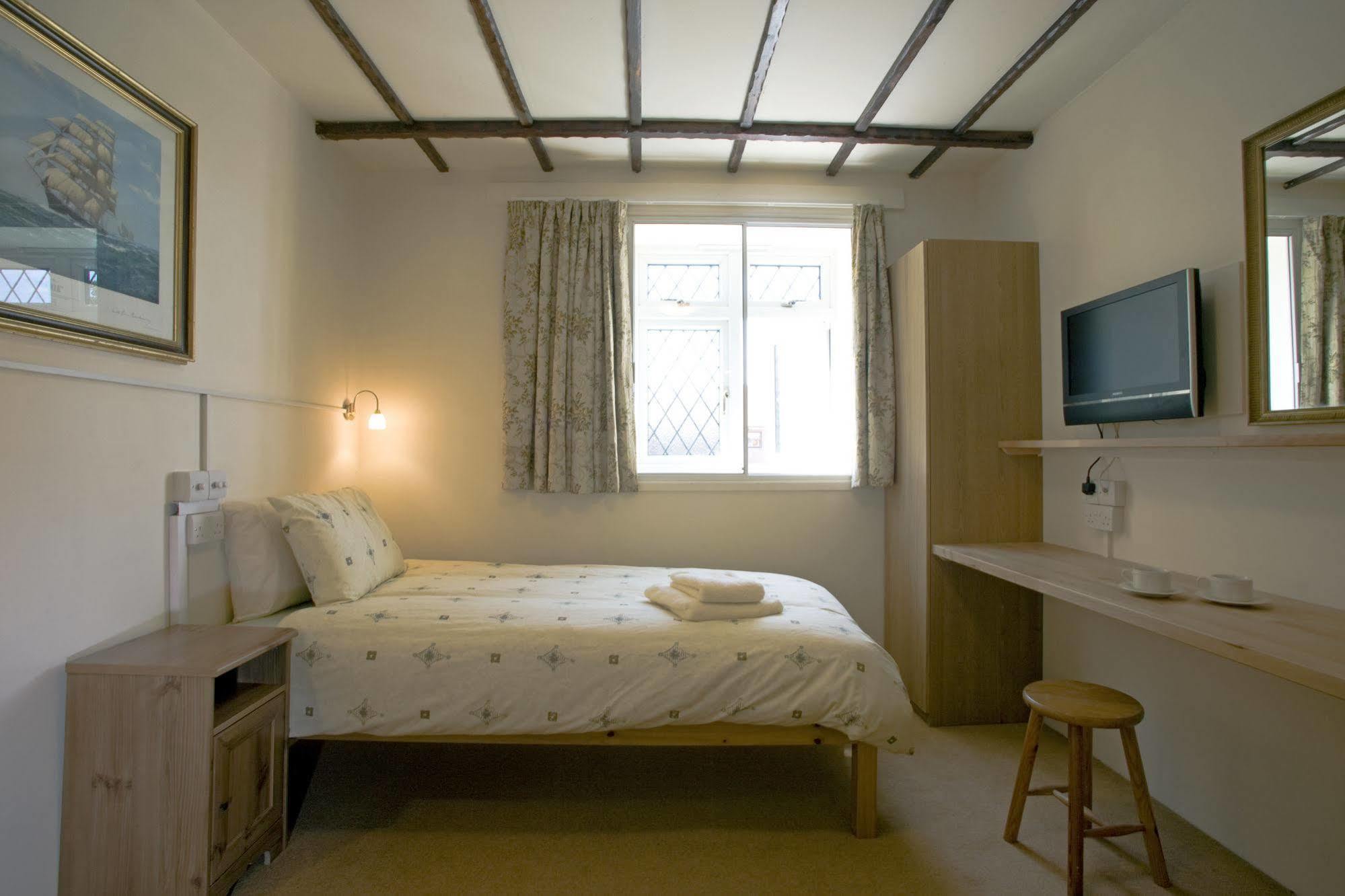 Oakwood Bed And Breakfast Heathrow Hillingdon Eksteriør billede